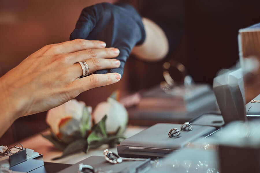 The Unique Benefits of In-Person Jewelry Experiences