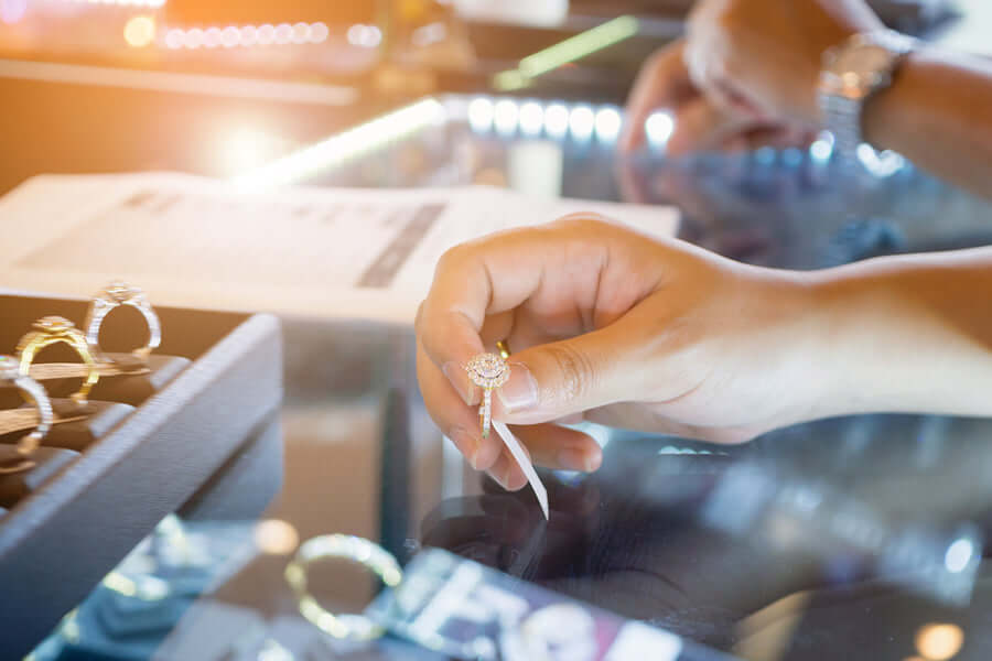 A Shopper’s Paradise: Unveiling LeCaine Gems’ Ideal Location