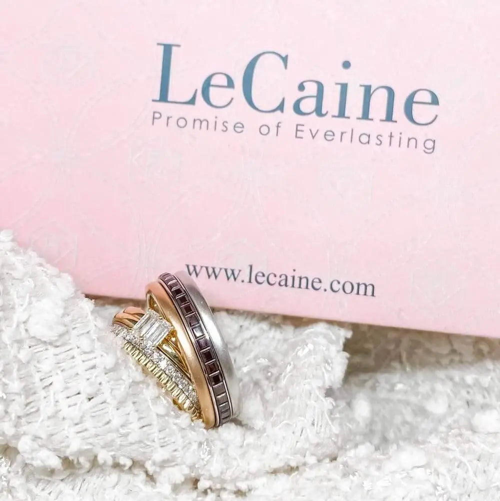 Wedding Rings With an Interchangeable Center