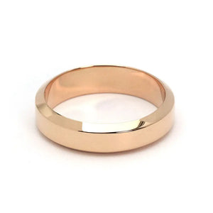 Moira Beveled Edge Wedding Ring in 18K Rose Gold