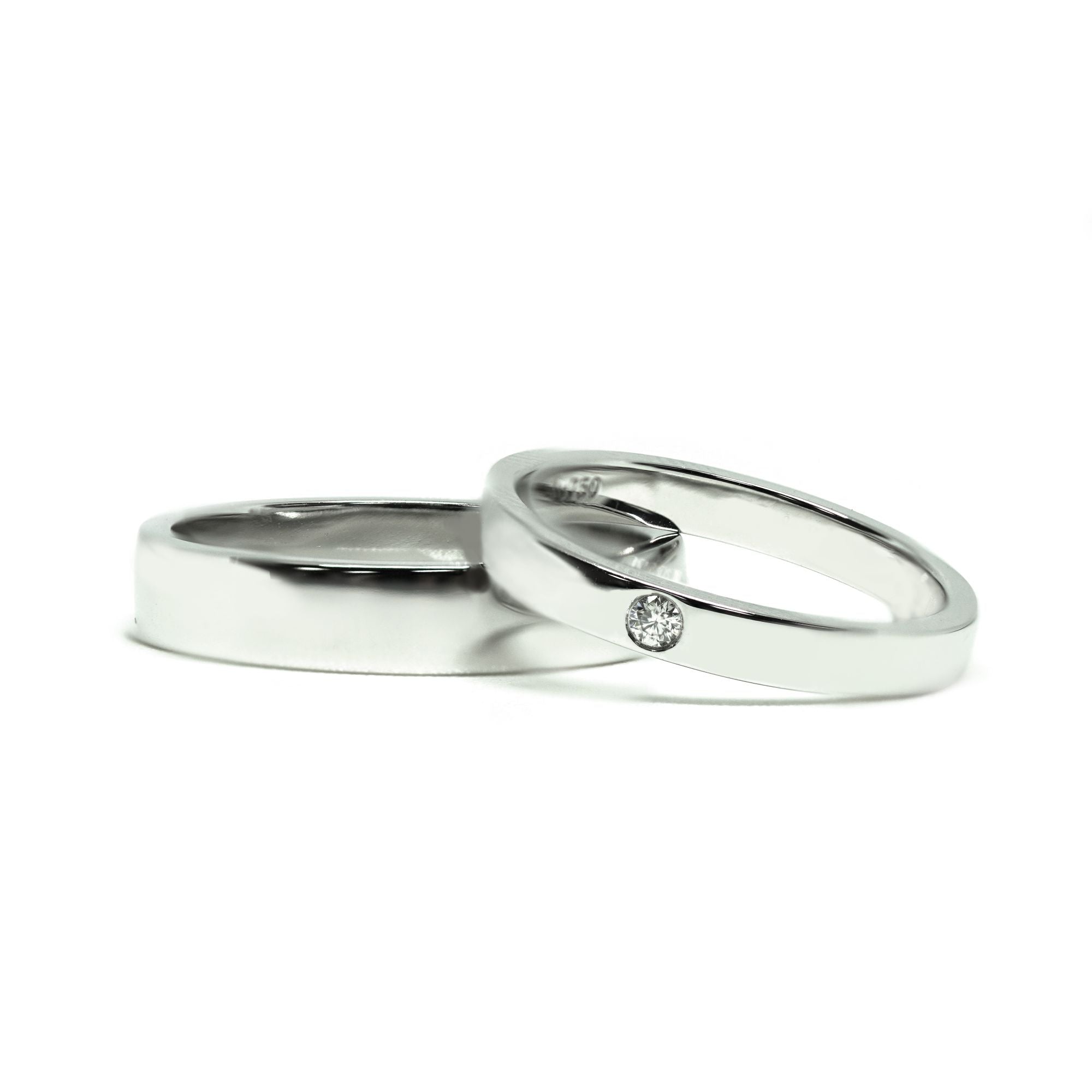Kikoro Round Moissanite Accent Matching Wedding Rings in 18K gold - LeCaine Gems