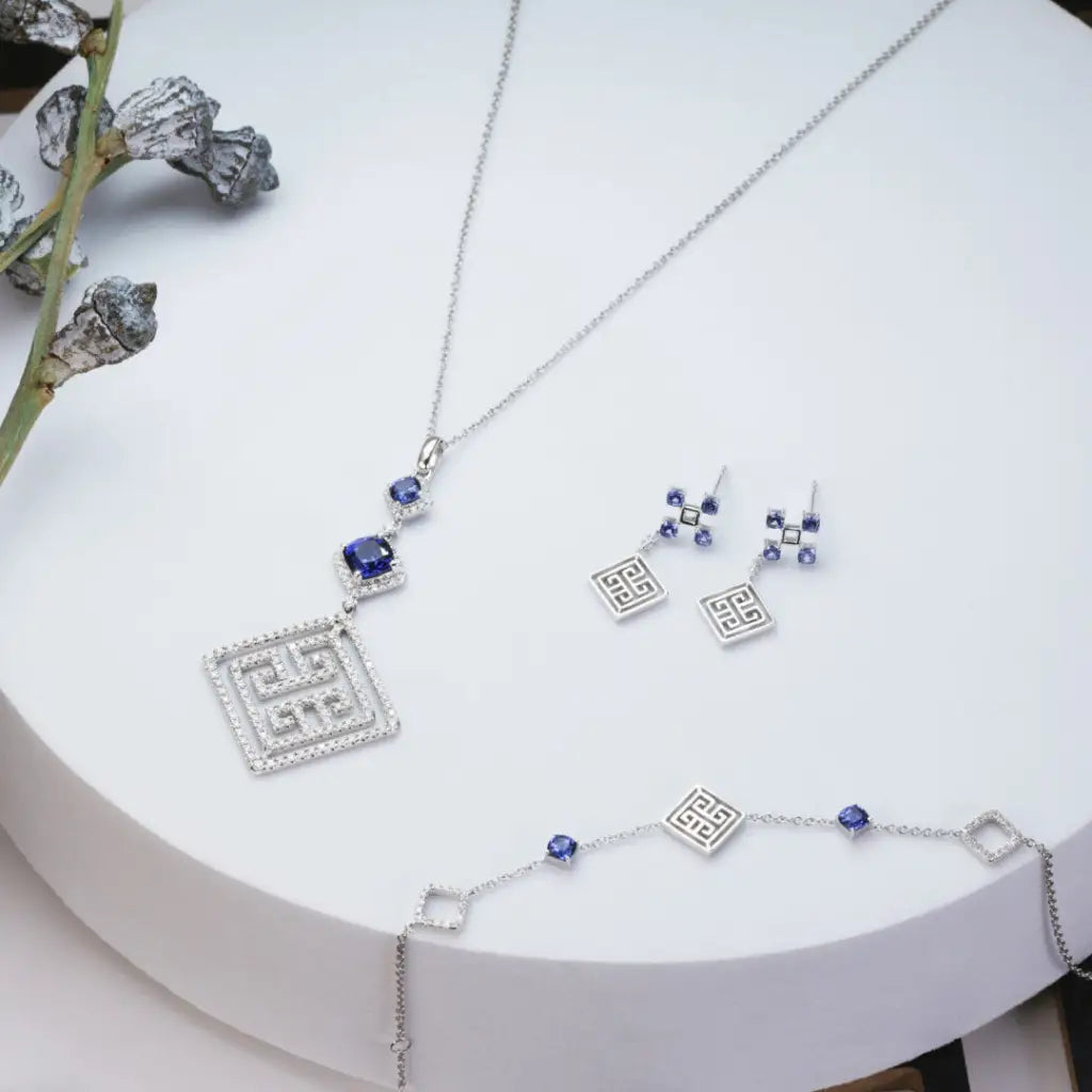 Lattice Blue Sapphire Si Dian Jin in 18K Gold