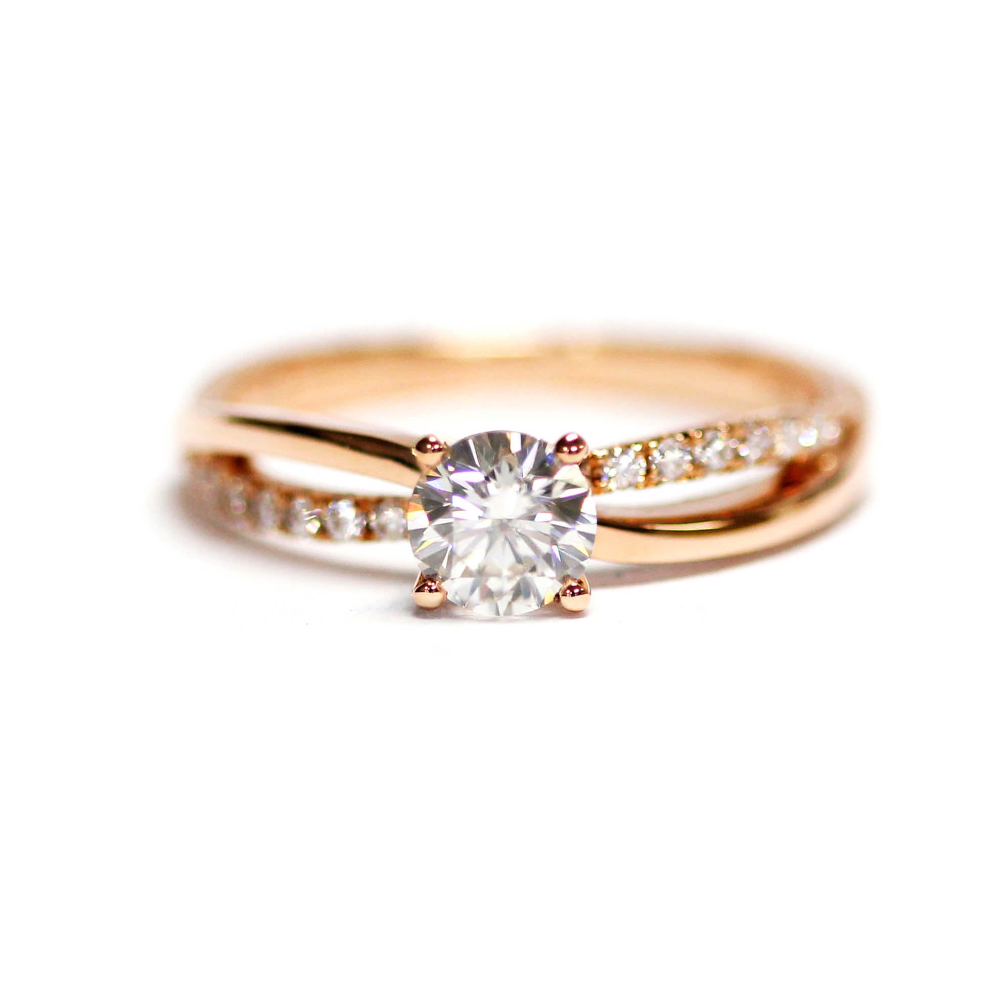 Nisha Round Moissanite with Split Pave Band Ring in 18K Rose gold - LeCaine Gems